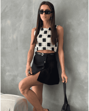 ELLA BY TAM<BR><BR>BLUSA CROCHET S/ MANGAS BRANCA/PRETA