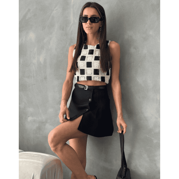 ELLA BY TAM<BR><BR>BLUSA CROCHET S/ MANGAS BRANCA/PRETA