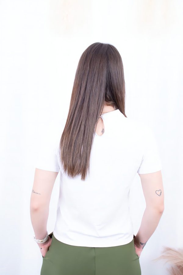 T-SHIRT BRANCA COM COLARINHO DE BABETE Q2 - TAM M - Image 4