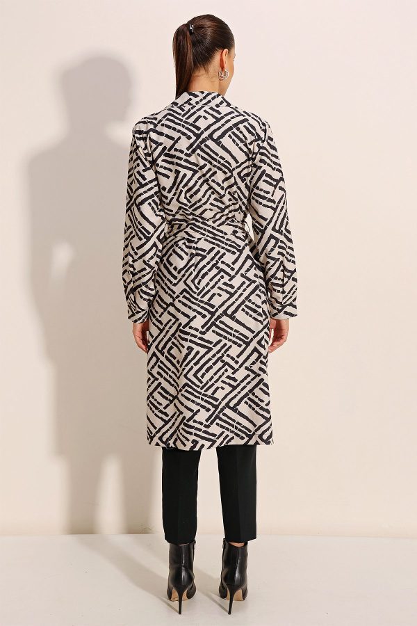 TRENCH COAT ESTAMPADO C/ GOLA DUPLA CRU/PRETO ELLA BY TAM - Image 4