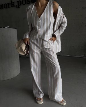 CONJUNTO CALÇA E COLETE LISTRADO TIPO LINHO BEGE ELLA BY TAM