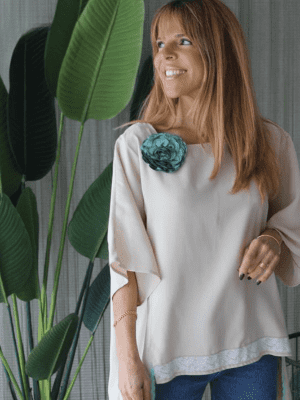 BLUSA BEGE C/FLOR AMOVIVEL MARIA CATITA - TAM U
