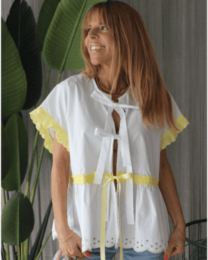 BLUSA LACINHOS E DETALHES AMARELOS MARIA CATITA - TAM U