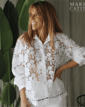 BLUSA/CAMISA TRABALHADA BRANCA COM DETALHE AZUL MARIA CATITA - TAM U