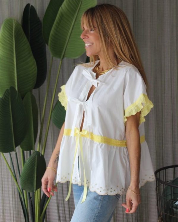 BLUSA LACINHOS E DETALHES AMARELOS MARIA CATITA - TAM U - Image 2