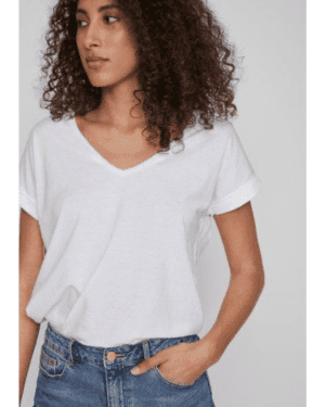 VILA <BR><BR> T-SHIRT VIDREAMERS V-NECK - Regular Fit / WHITE