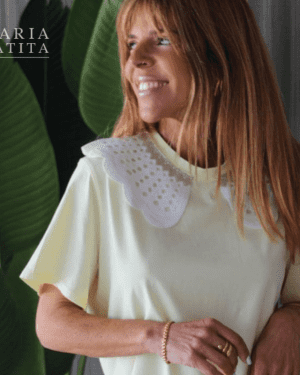 BLUSA AMARELO MANTEIGA COM GOLA BABETE BRANCA - MARIA CATITA - TAM U