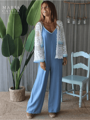 CONJUNTO MACACÃO AZUL COM CASACO DE MALHA BRANCO - MARIA CATITA - TAM U